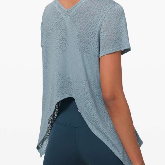 Lululemon Loop Around Tee - Picture 5 of 6